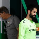 Pellegrini e Isco se cruzan en la sala de prensa en la previa del Betis-Fiorentina