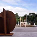 "Hermes", una escultura monumental de Rafael Canogar, toma Cibeles