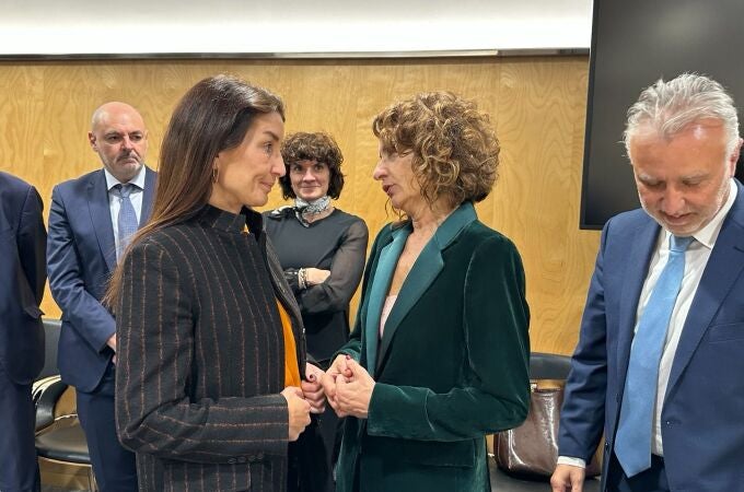 La consellera de Hacienda, Ruth Merino, con la ministra de Hacienda, María Jesús Montero