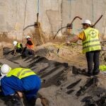 Trabajadores durante el descubrimiento del Ciutadella I