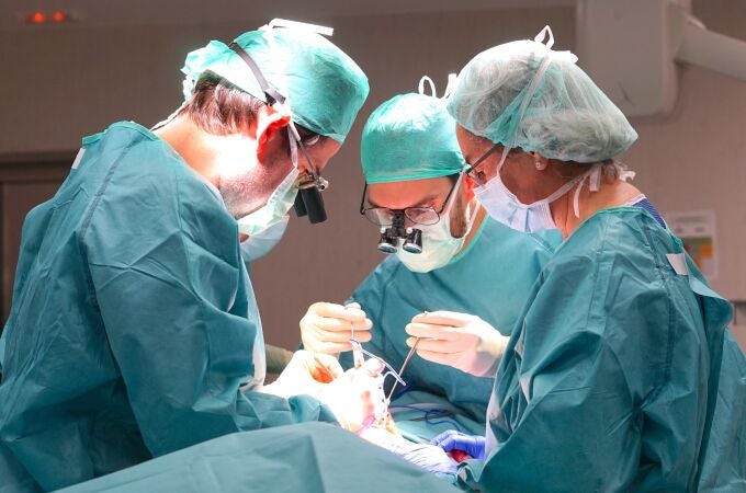 Detalle de una intervención quirúrgica realizado por el equipo del doctor Casado