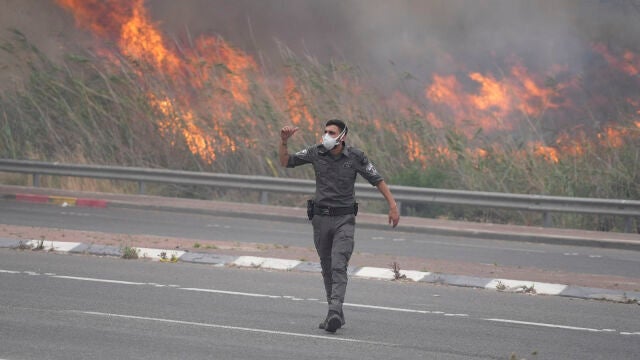 Incendios a las afueras de Jerusalén obligan a evacuar localidades y cortar carreteras