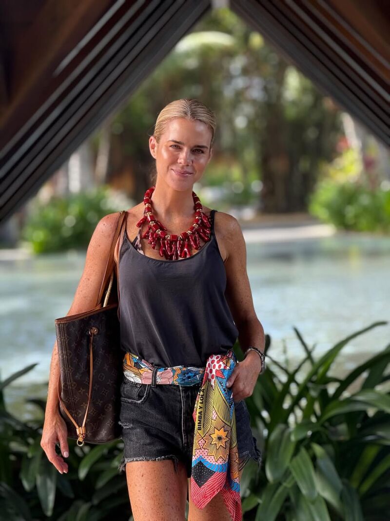 El look de Amelia Bono de vacaciones.