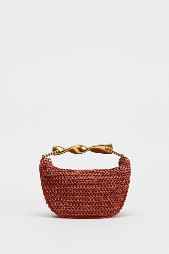 Minibolso de asa metálica.