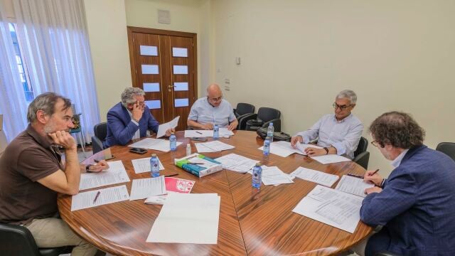El vicepresidente de la Diputación de Segovia, José María Bravo, preside la reunión del jurado del Instituto de la Cultura Tradicional Segoviana ‘Manuel González Herrero’