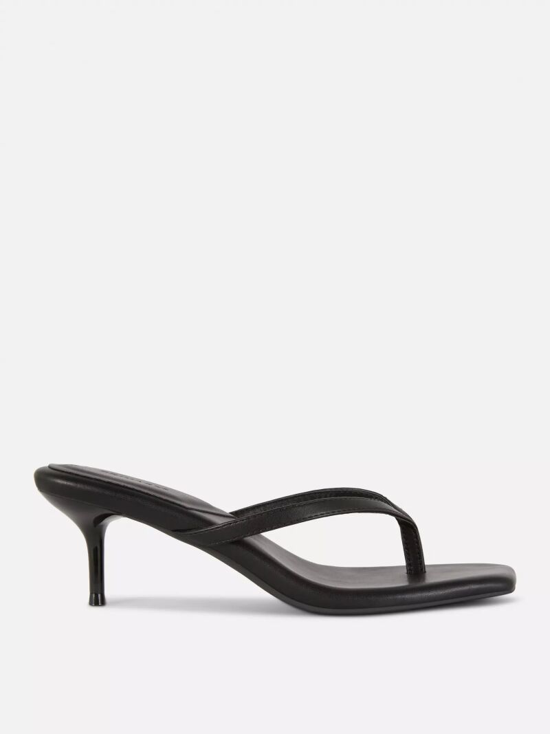 Sandalias de tacón.