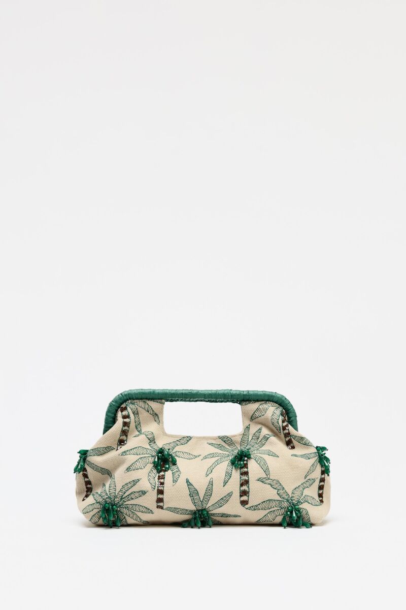 Bolso con abalorios.