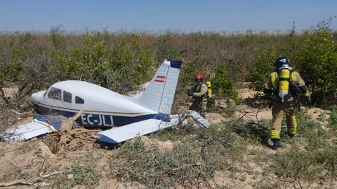 Avioneta accidentada en el campo de vuelo de Alhama de Murcia (Murcia)