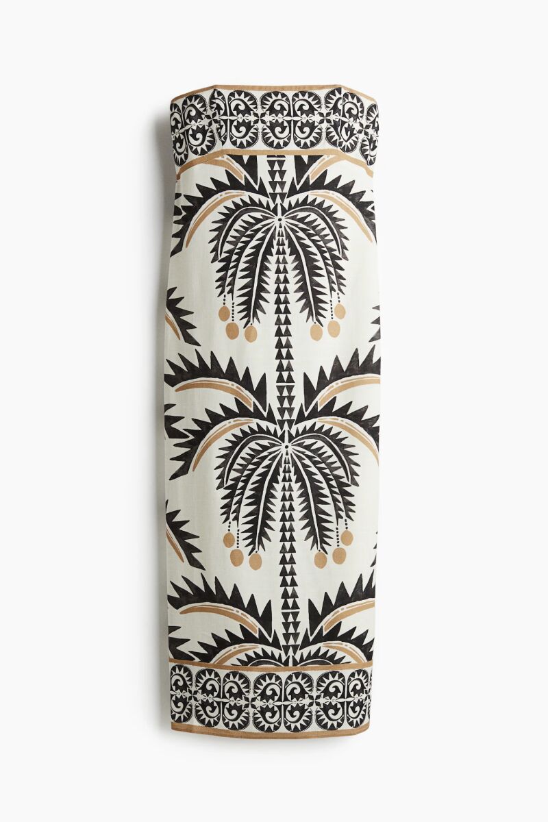 Vestido de estampado tropical.