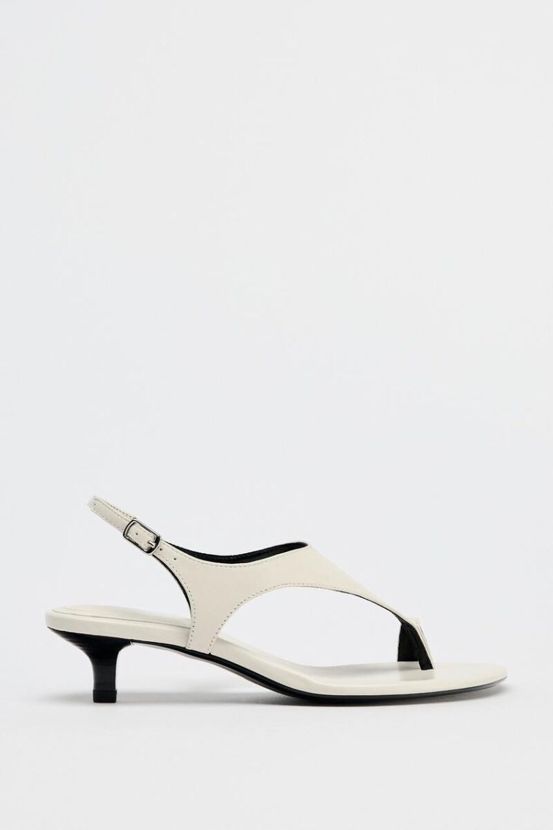 Sandalias de tacón 'thong'.