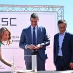 Sánchez presidió el acto de colocación de la primera piedra de la gigafactoría de la empresa china