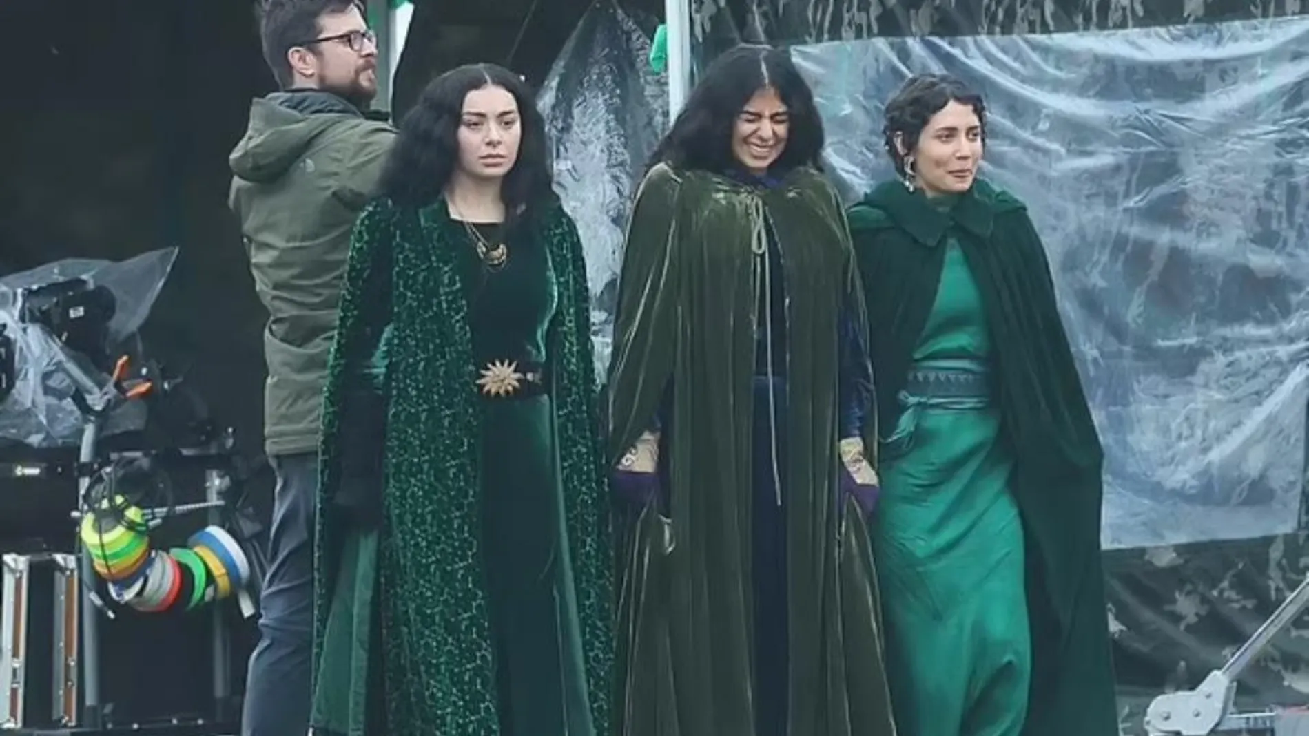Charlie XCX en el set de rodaje de '100 Nights of Hero'