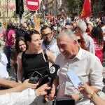 Joan Baldoví y Aitana Mas atienden a los medios