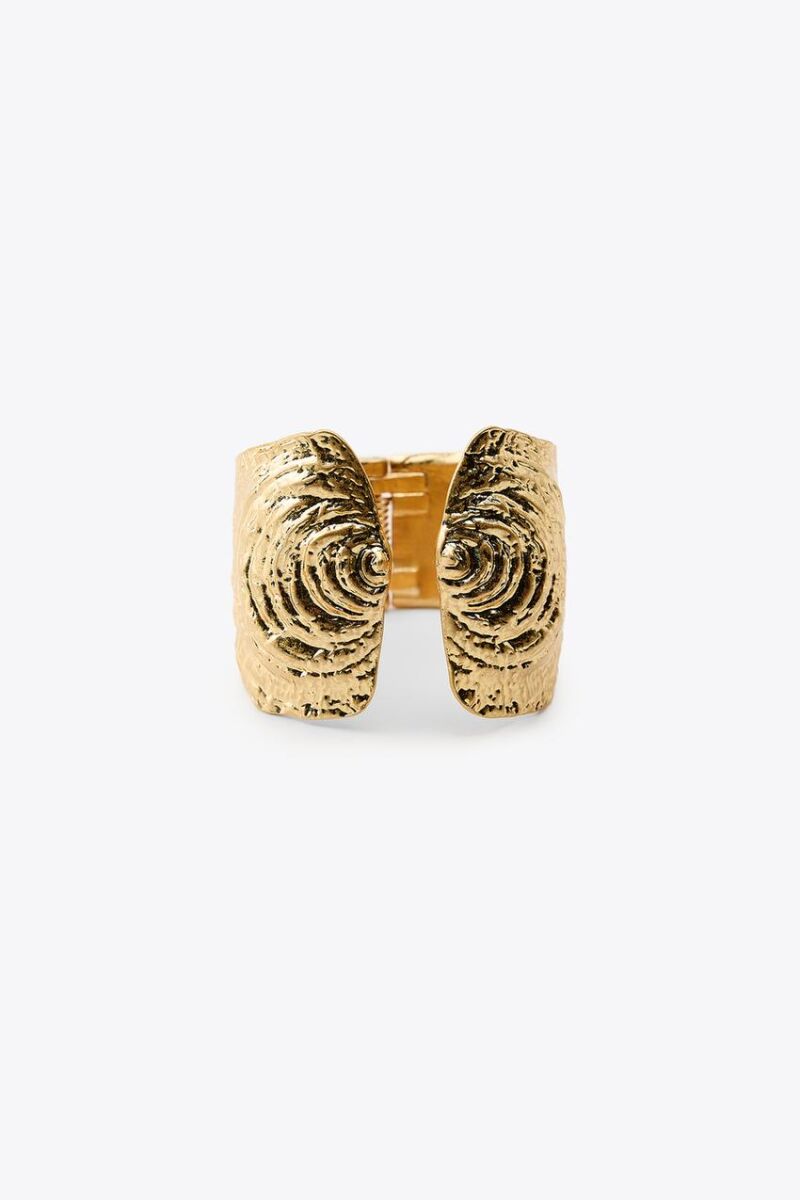 Brazalete de conchas.