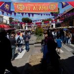 El Álamo arranca su gran feria medieval con un pasacalles en el que han actuado 300 artistas