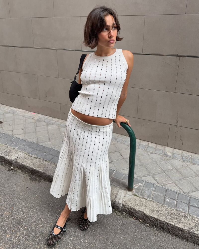 Influencer con bailarinas 'mesh' en negro.