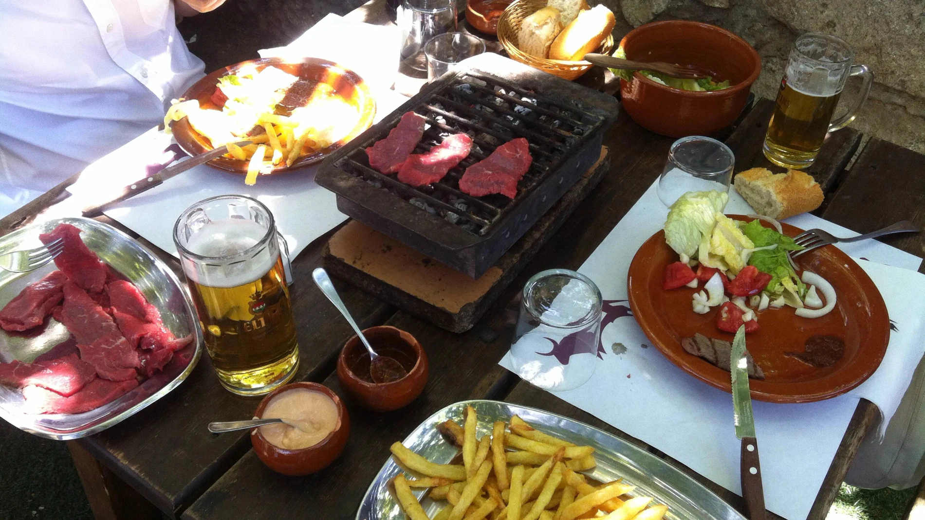 La Vaquería, el restaurante de Madrid que todos los que van repiten: un único menú y carne a la brasa