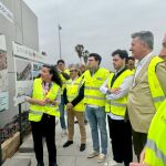 El conseller Mus, segundo por la derecha, en la visita a las obras en Paiporta
