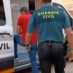  Trasladan a los juzgados al detenido en Murcia por la muerte de la madre de su pareja sentimental