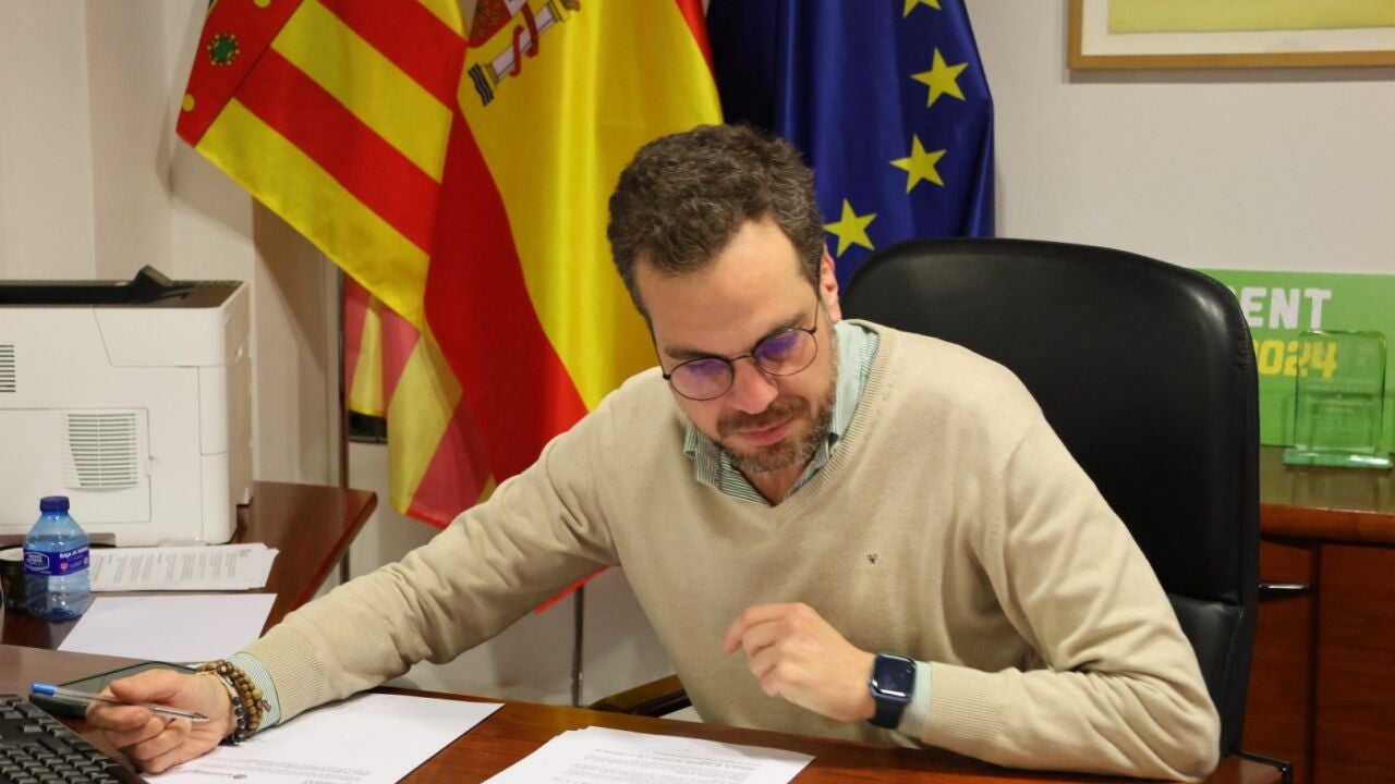 El primer teniente de alcalde en la segunda ciudad más poblada de ...
