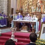 Cientos de sacerdotes, fieles y autoridades asisten a la misa funeral por el Papa Francisco en la Catedral de Badajoz