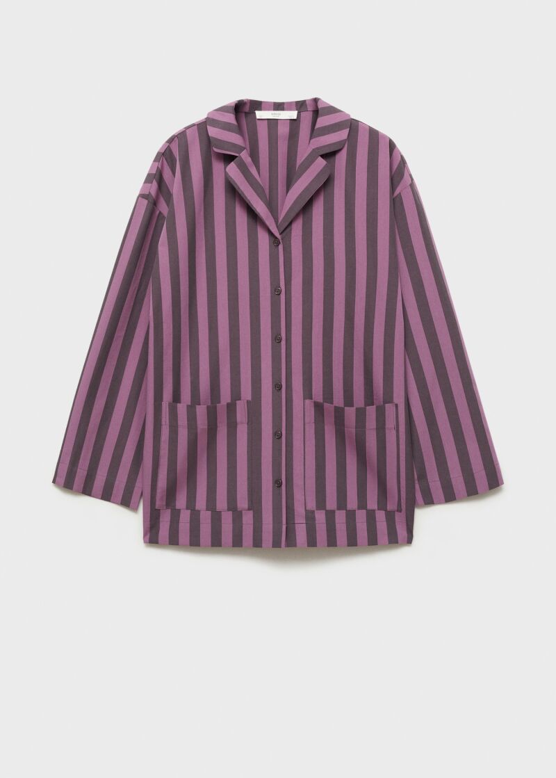 Camisa de rayas.
