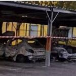 Algunos de los coches quemados