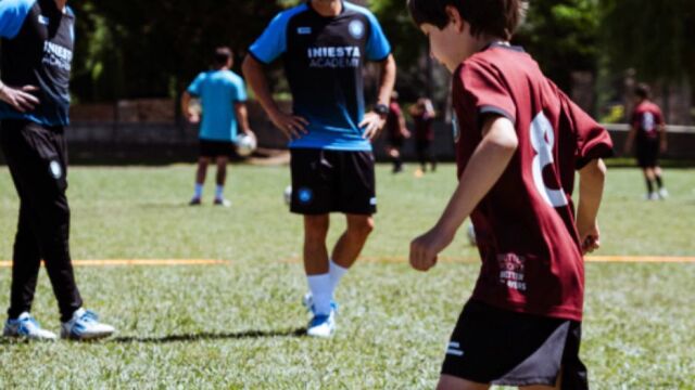 Andrés Iniesta lleva su campus a un pueblo de Castilla-La Mancha: todos los detalles