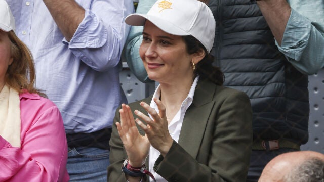 El look de Ayuso en el tenis.