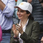 El look de Ayuso en el tenis.