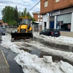 Una potente tormenta de granizo cubre de blanco las calles de Piedrabuena (Ciudad Real)