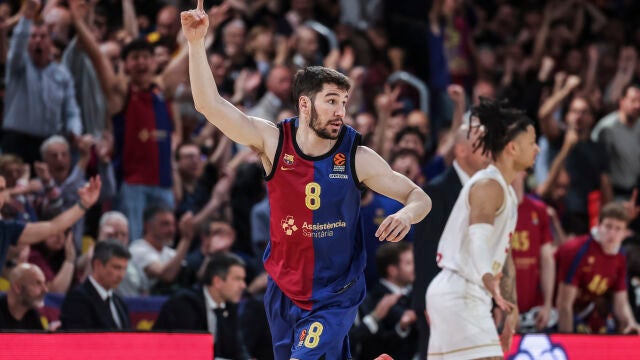 Darío Brizuela celebra uno de sus triples en el cuarto partido ante el Mónaco