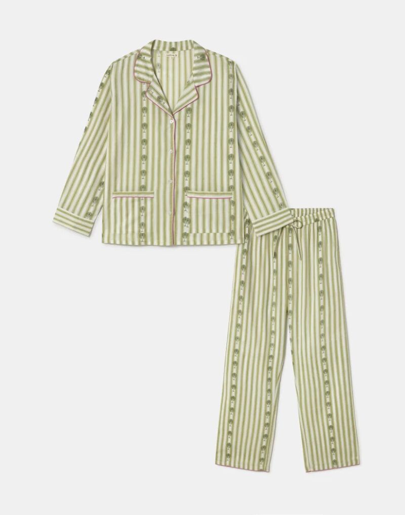 Camisa y pantalón estampado.