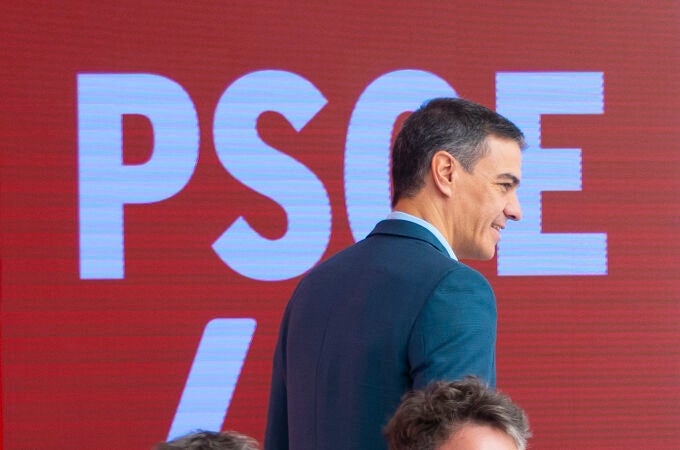 El presidente del Gobierno y secretario general del PSOE, Pedro Sánchez, preside la reunión de la Comisión Ejecutiva Federal en la sede Ferraz.