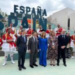 wwMar Sancho y Martín Tobalina junto a Íñigo de Palacio, embajador de España en Japón y Paula Isabel Roure-Linhoff, comisaria adjunta del pabellón de España, en la Expo de Osaka (Japón)