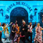 Antonio Canales, en el centro de la escena, durante una escena del musical