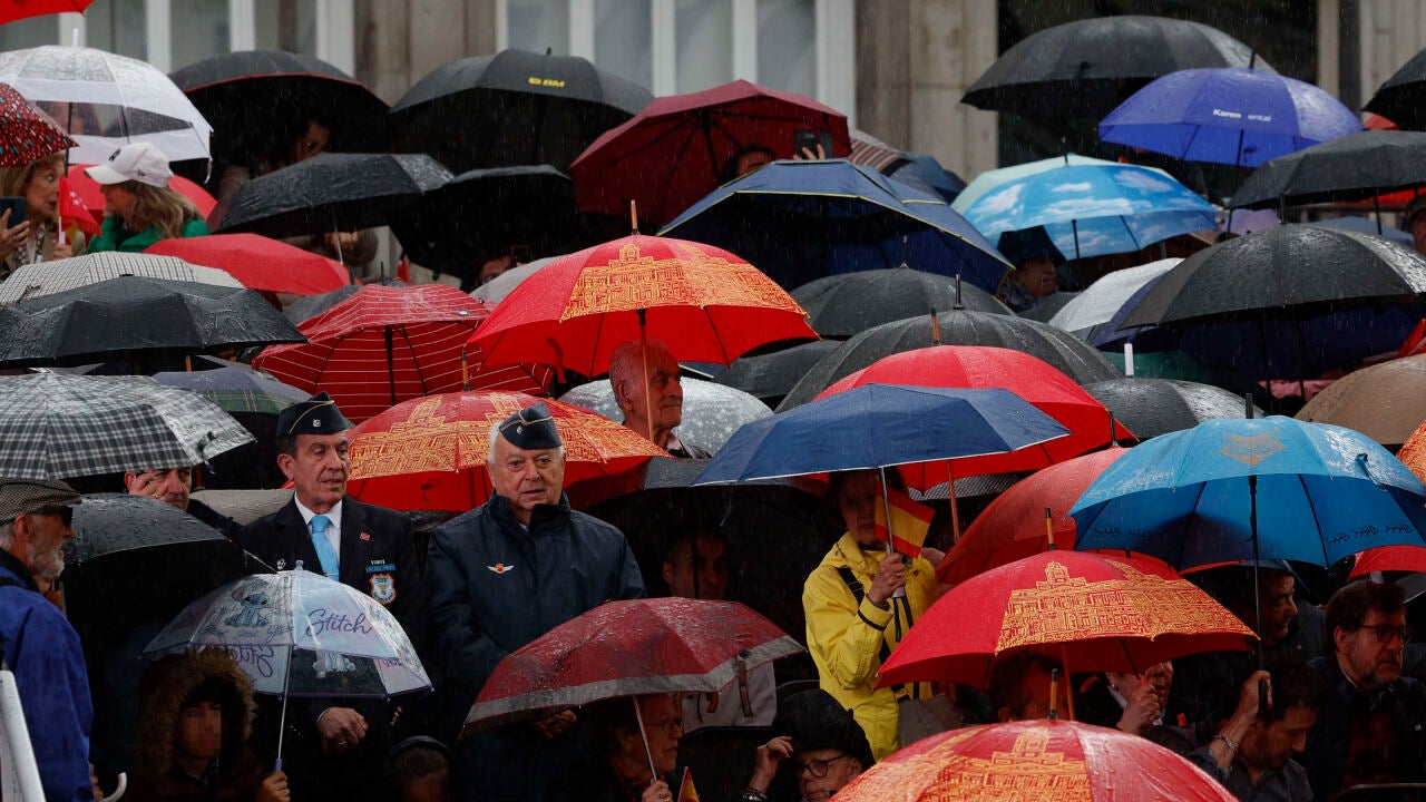 Dos de mayo en Madrid: ex militares, turistas asiáticos y un amago de apagón