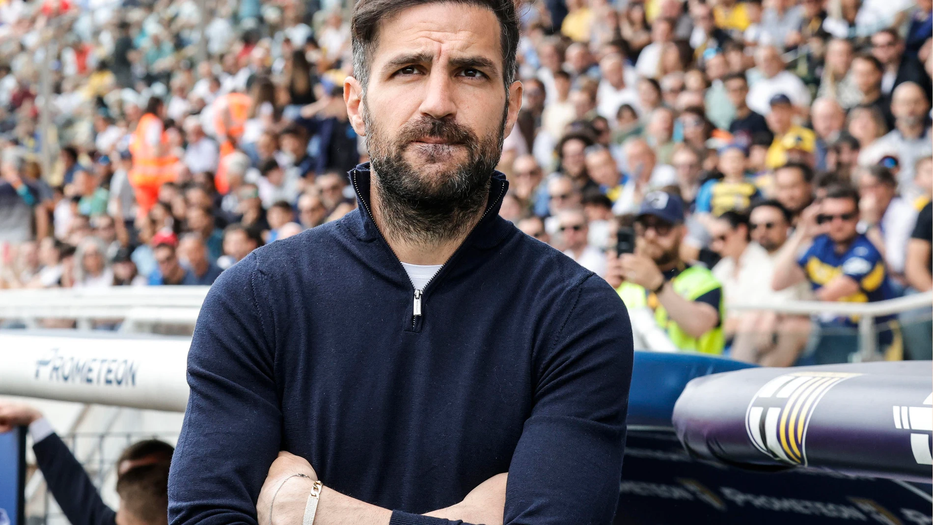PARMA (Italy), 03/05/2025.- Como's coach Cesc Fabregas looks on during the Italian Serie A soccer match Parma Calcio vs Como 1907 at Ennio Tardini stadium in Parma, Italy, 03 May 2025. (Italia) EFE/EPA/SERENA CAMPANINI