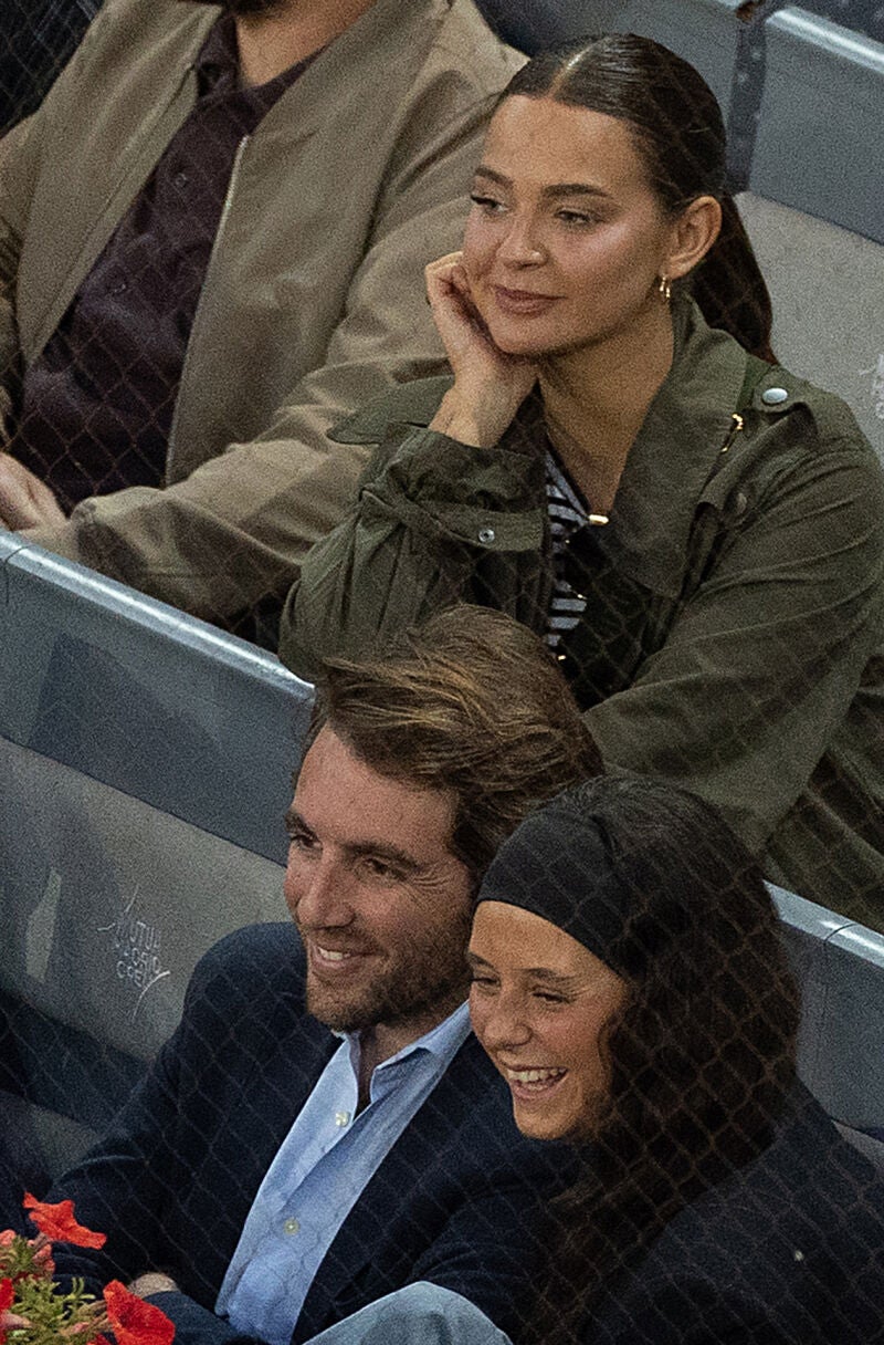 El look de Laura Escanes en el tenis.