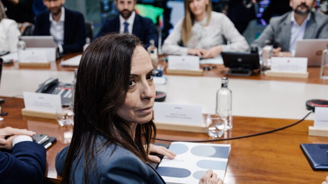 Sara Aagesen y Beatriz Corredor asisten a la reunión del Comité para el análisis de la crisis eléctrica en la sede de Red Eléctrica de España