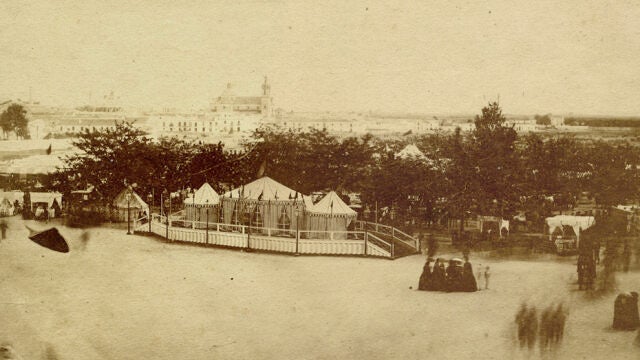 Bellas artes exhibe la primera fotografía tomada de la Feria de Sevilla