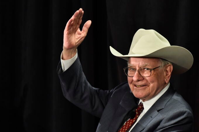 Warren Buffett to step down as Berkshire Hathaway CEO by end of 2025