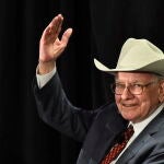 Warren Buffett to step down as Berkshire Hathaway CEO by end of 2025