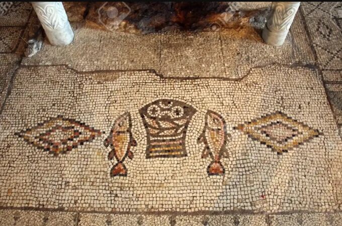 Mosaico de la Iglesia de la multiplicación de los panes y los peces, en Israel