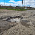 Socavón en una de las vías de Armunia