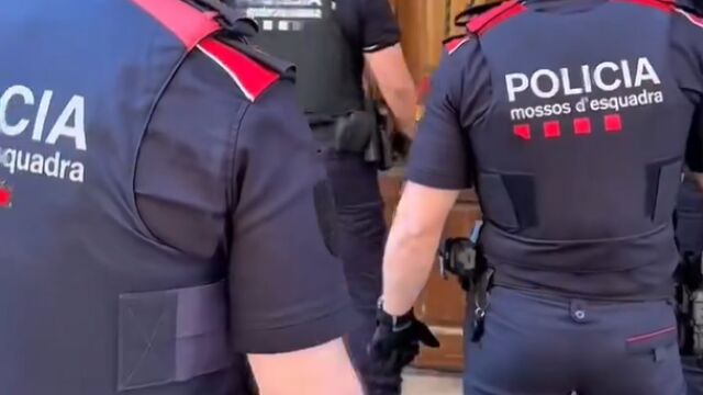 Sigue la guerra contra la okupación en Cataluña: el alcalde de Figueres, de Junts, celebra desokupar un edificio entero