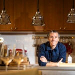 El cocinero Enrique Valentí en el restaurante Caja de Cerillas.
