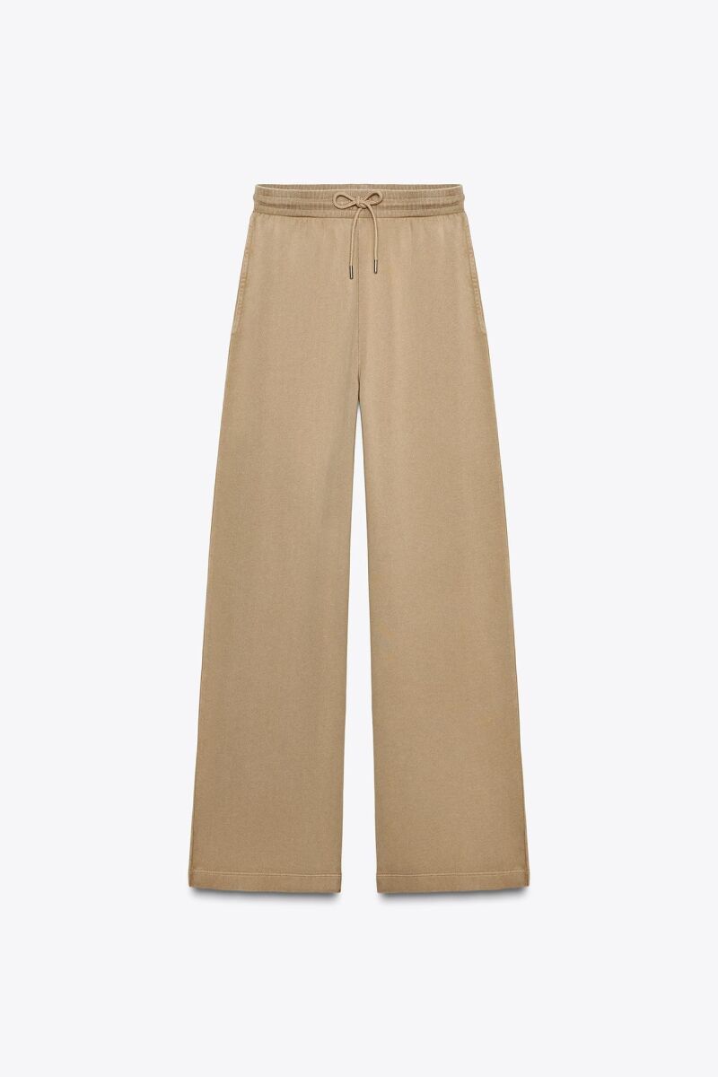 Pantalón ancho efecto lavado.