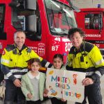 La visita de una familia afectada por la DANA que emociona a los bomberos de Segovia