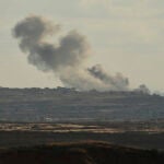 Columnas de humo sobre la franja de Gaza vistas desde el sur de Israel